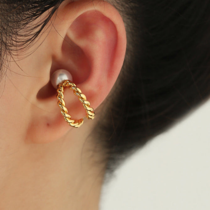 Twisted double line pearl ear cuff in 18k gold plated brass