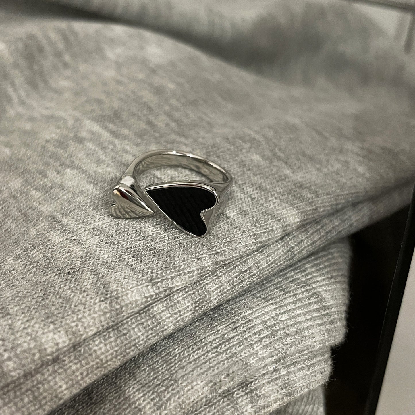 Black Heart Ring - Modingo Modingo